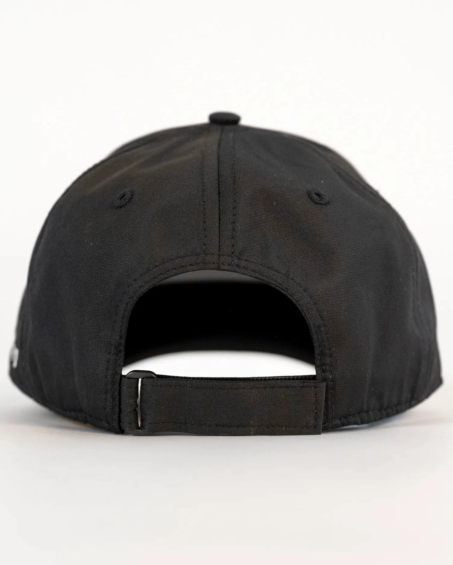 Rear view of the Aceory golf cap with adjustable strap and curved brim.