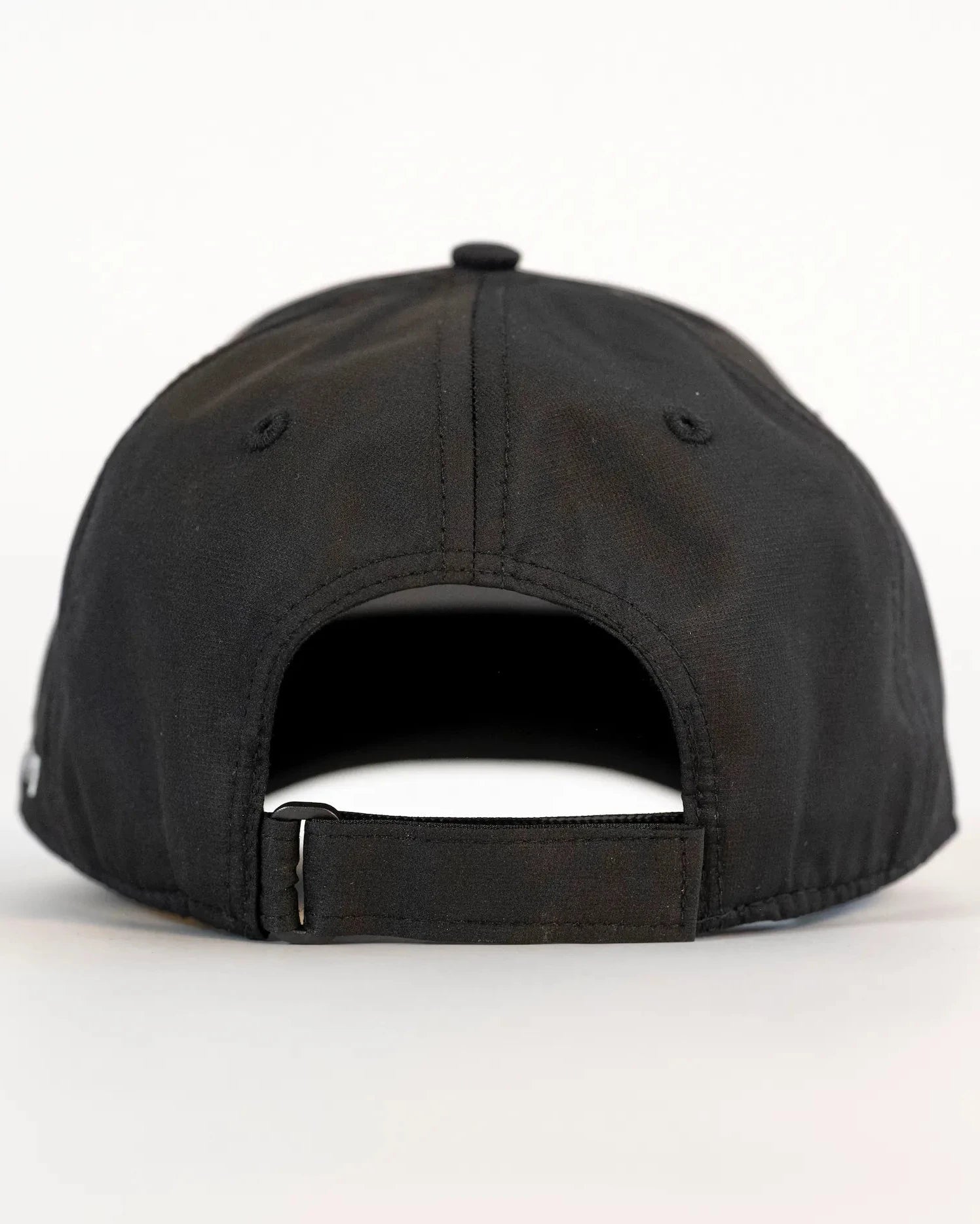 Rear view of the Aceory golf cap with adjustable strap and curved brim.